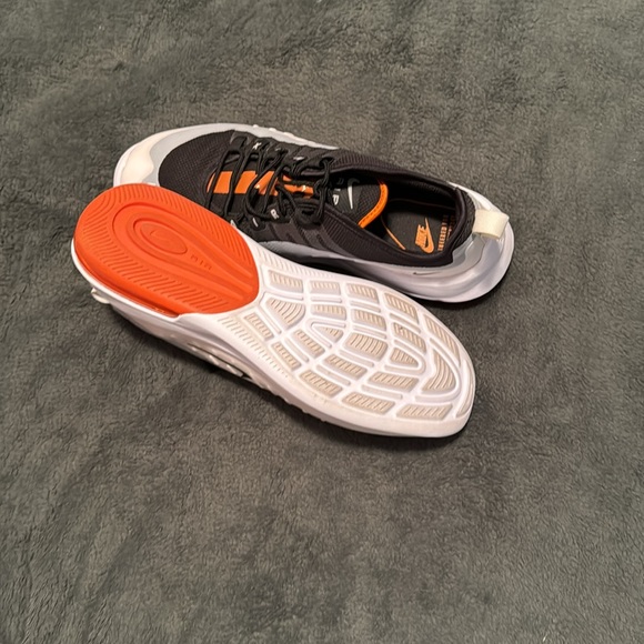 Nike shoes - Picture 5 of 5